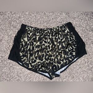 Victoria’s Secret PINK! Green Camouflage Activewear Shorts Size Large